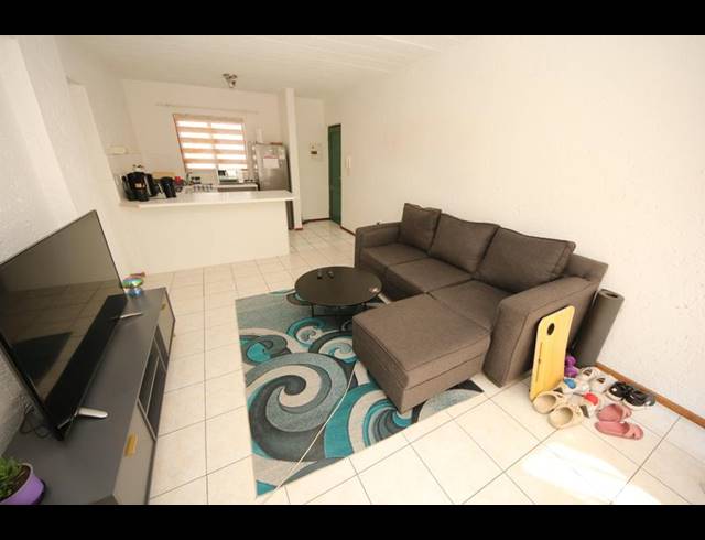 1 BEDROOM APARTMENT FOR SALE IN BRYANSTON
